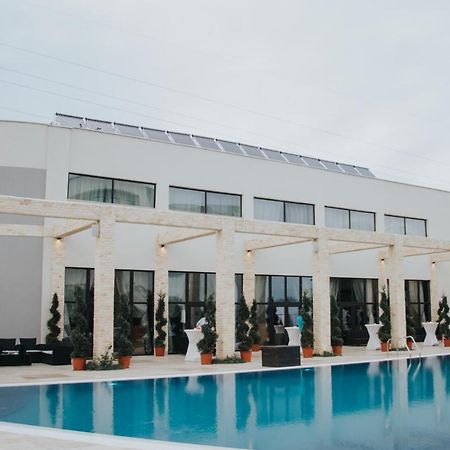 Pik Elegance Hotel Ploiesti Ngoại thất bức ảnh