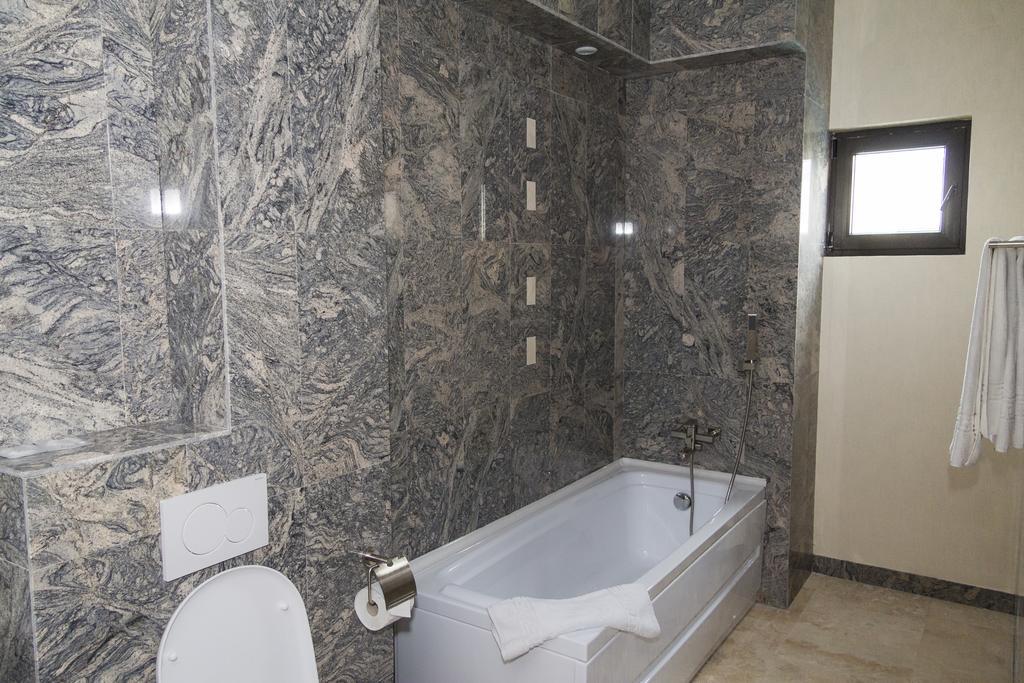 Pik Elegance Hotel Ploiesti Phòng bức ảnh