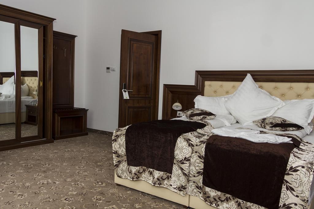 Pik Elegance Hotel Ploiesti Phòng bức ảnh