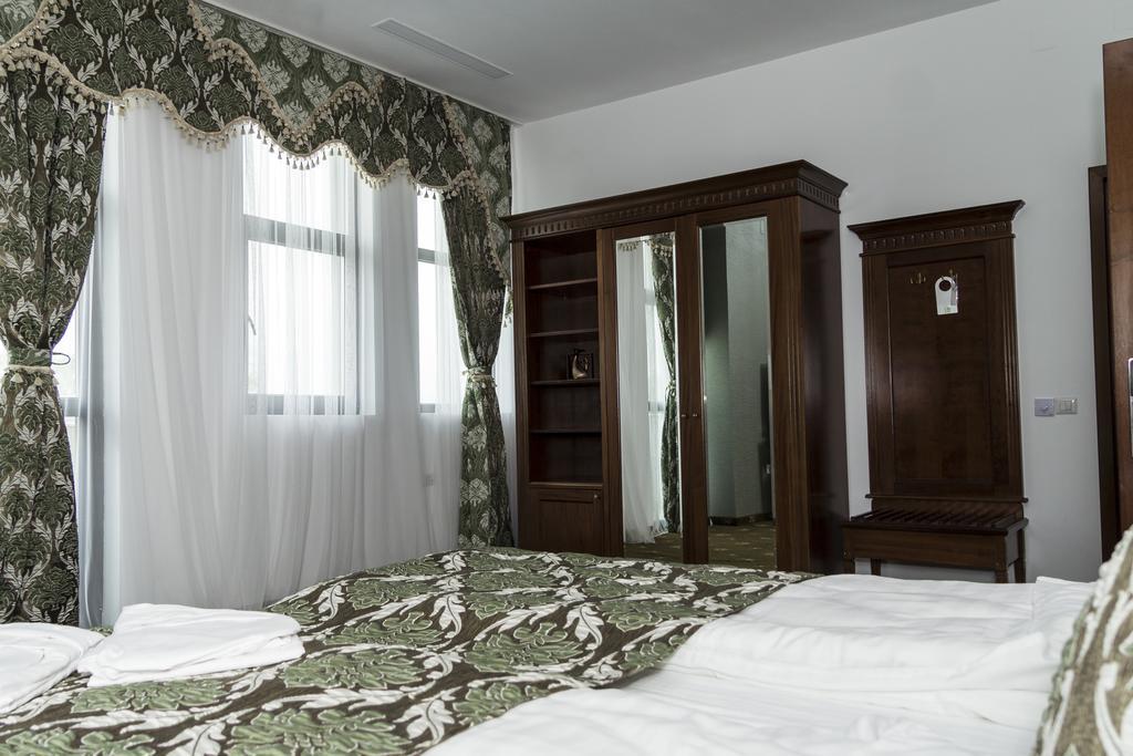 Pik Elegance Hotel Ploiesti Phòng bức ảnh
