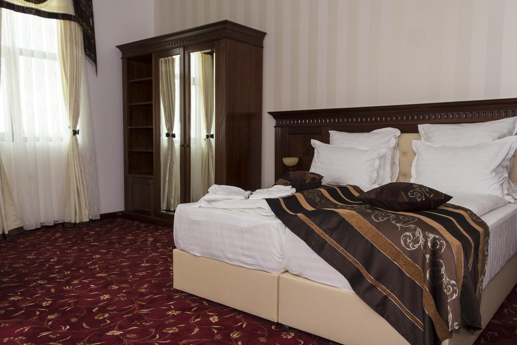 Pik Elegance Hotel Ploiesti Phòng bức ảnh
