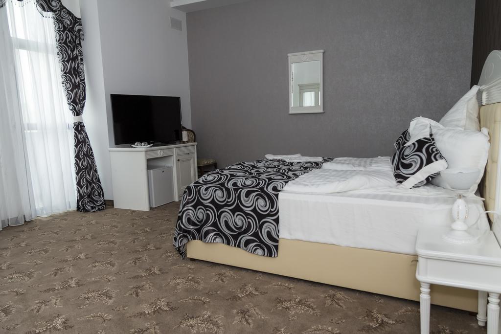 Pik Elegance Hotel Ploiesti Phòng bức ảnh
