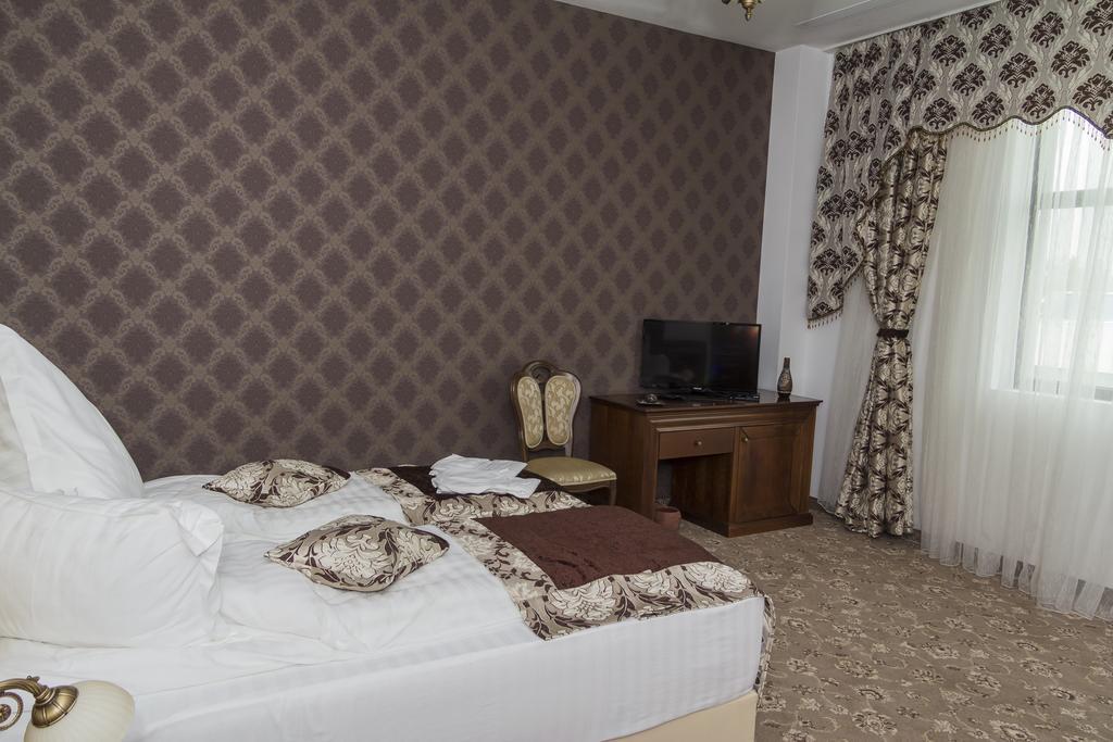 Pik Elegance Hotel Ploiesti Phòng bức ảnh