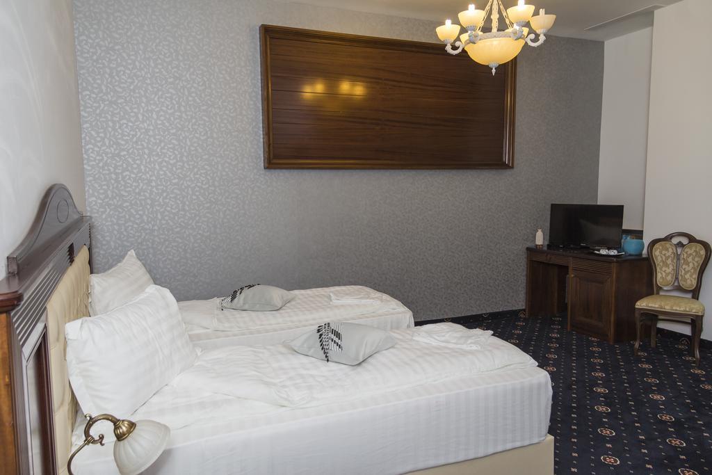 Pik Elegance Hotel Ploiesti Phòng bức ảnh