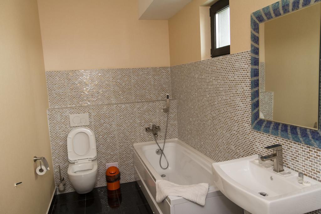Pik Elegance Hotel Ploiesti Phòng bức ảnh