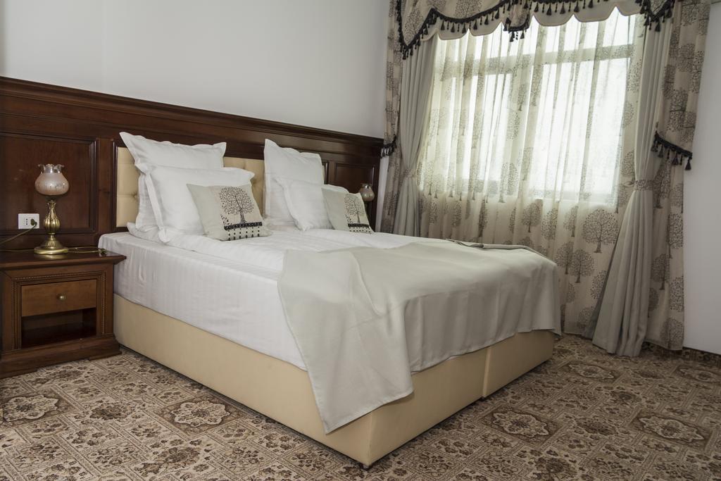 Pik Elegance Hotel Ploiesti Phòng bức ảnh