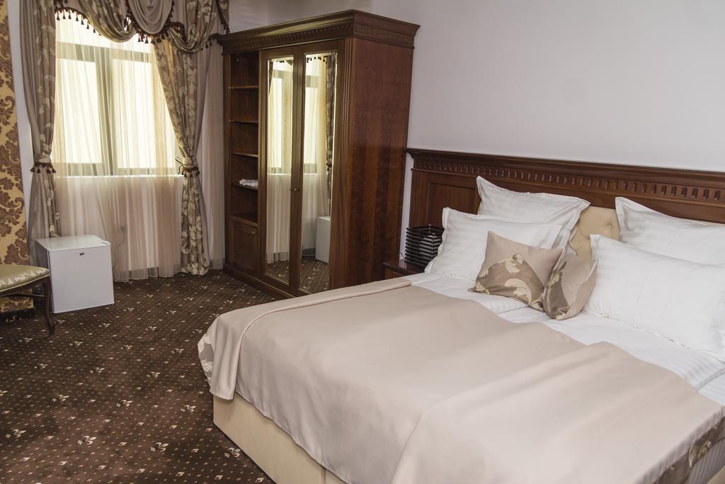 Pik Elegance Hotel Ploiesti Phòng bức ảnh