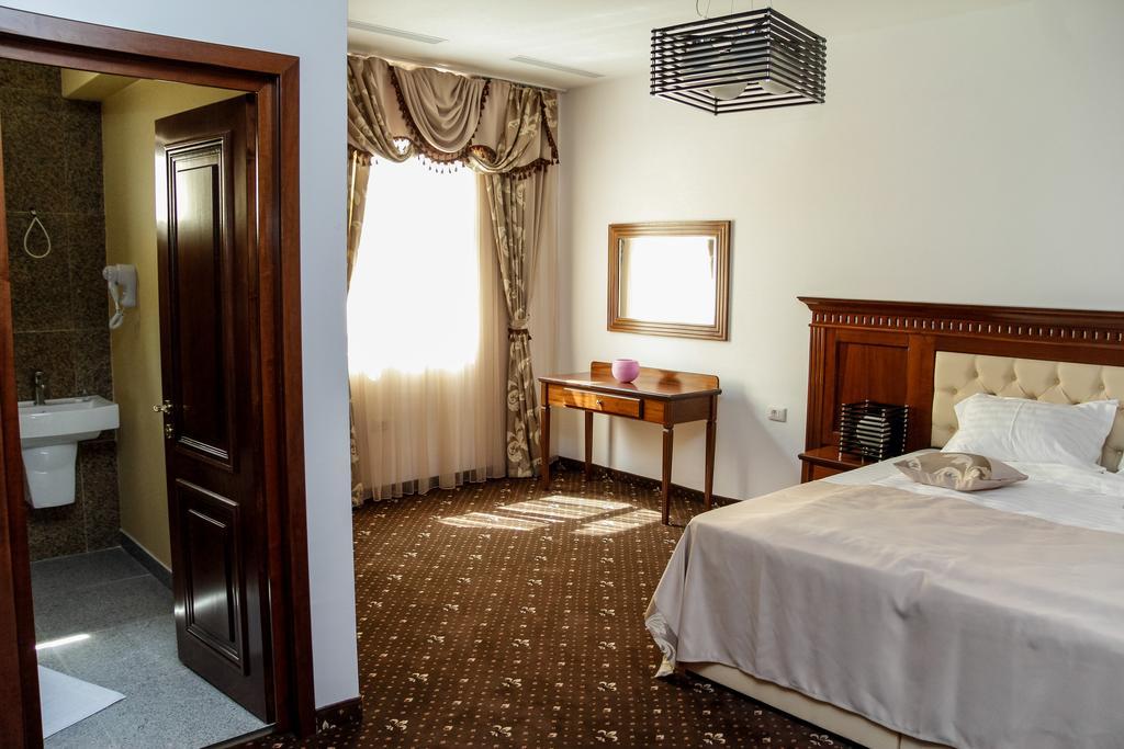 Pik Elegance Hotel Ploiesti Phòng bức ảnh