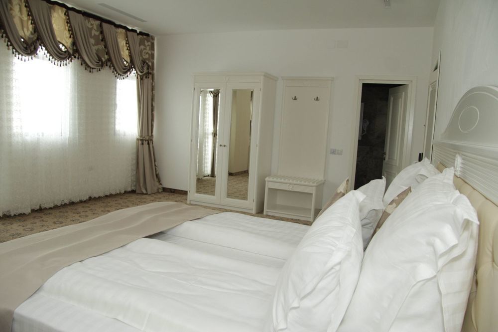 Pik Elegance Hotel Ploiesti Ngoại thất bức ảnh
