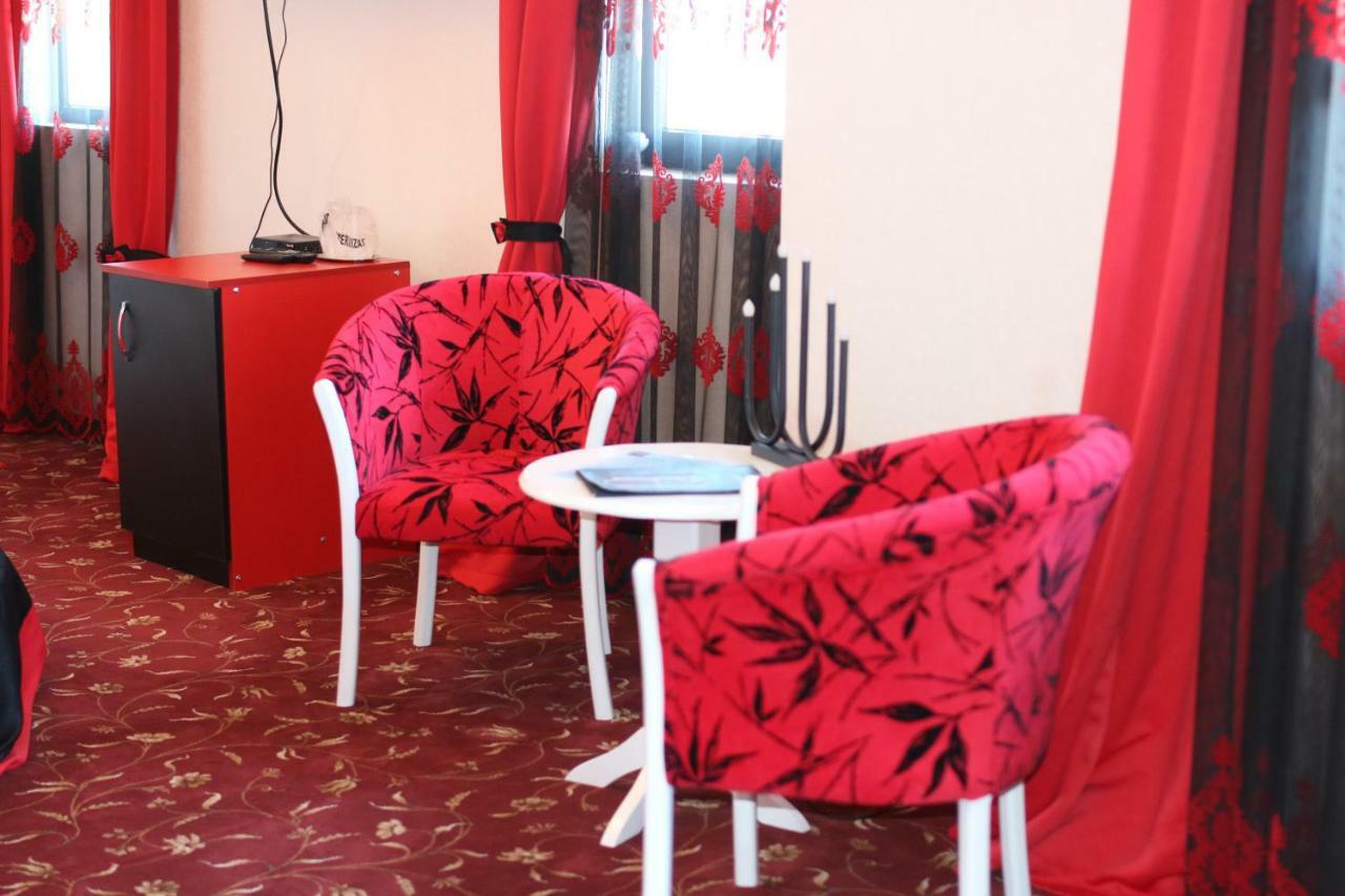 Pik Elegance Hotel Ploiesti Ngoại thất bức ảnh