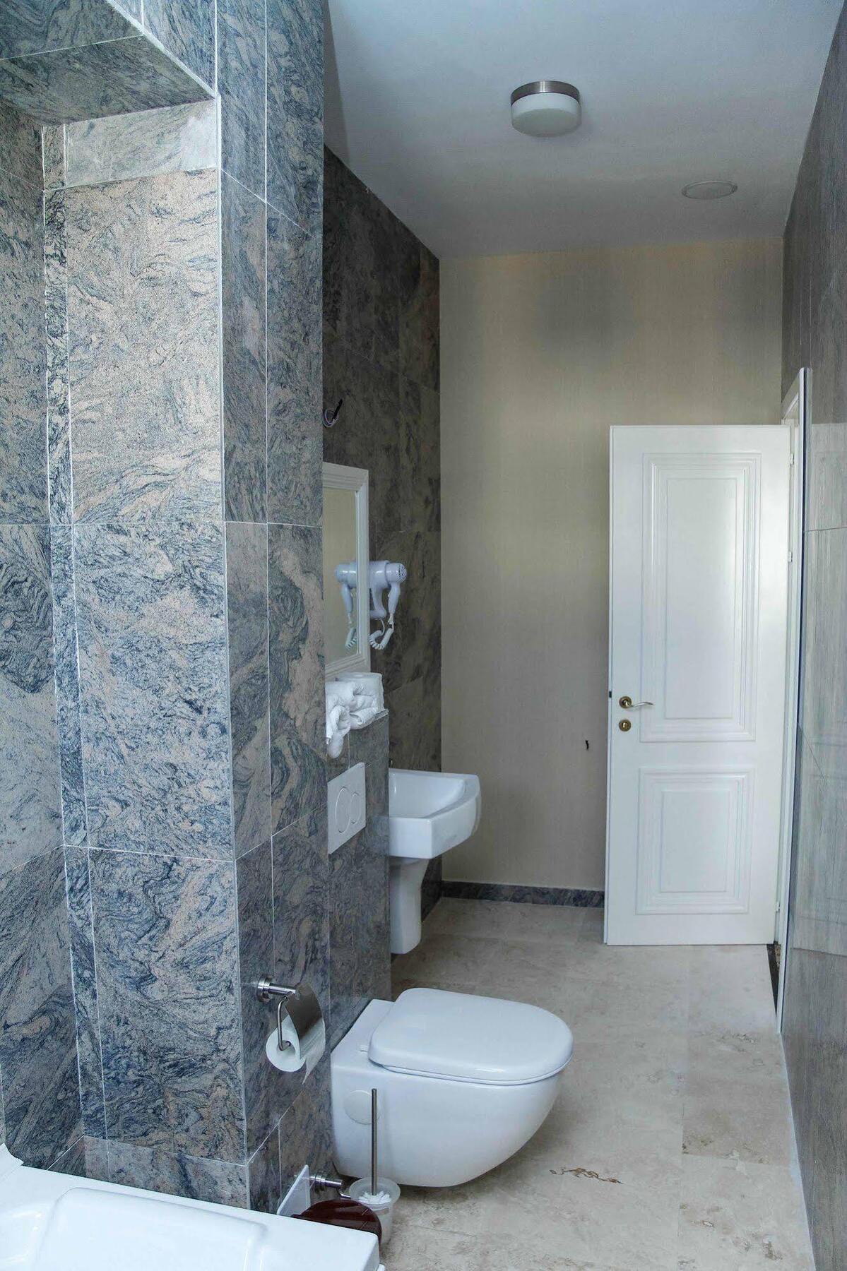 Pik Elegance Hotel Ploiesti Ngoại thất bức ảnh