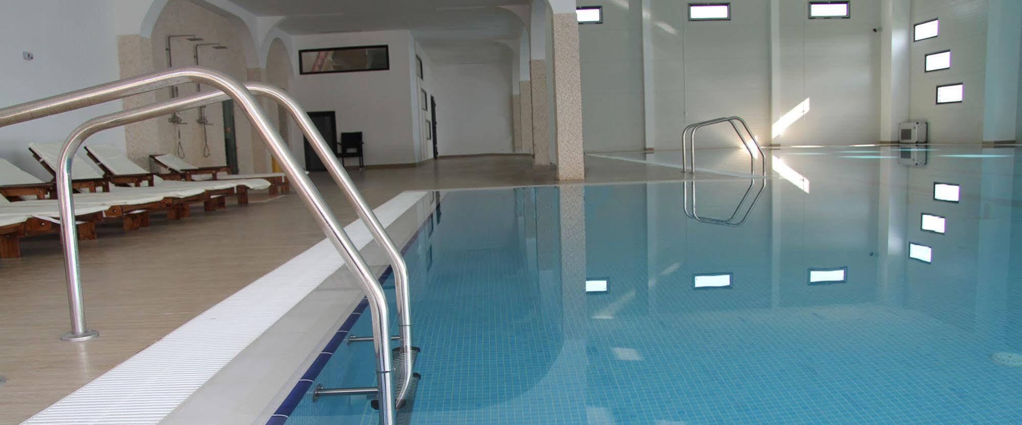 Pik Elegance Hotel Ploiesti Ngoại thất bức ảnh