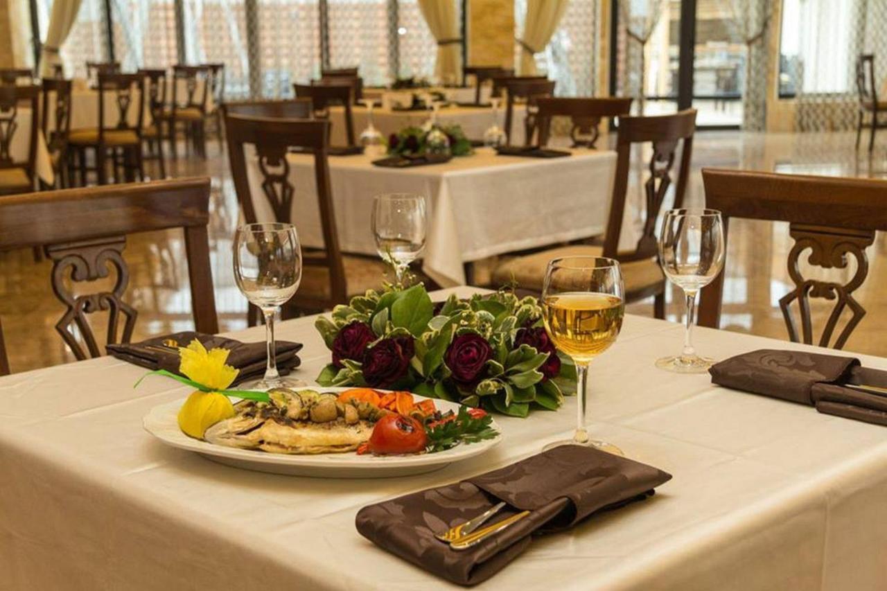 Pik Elegance Hotel Ploiesti Ngoại thất bức ảnh