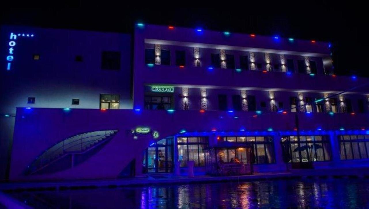 Pik Elegance Hotel Ploiesti Ngoại thất bức ảnh
