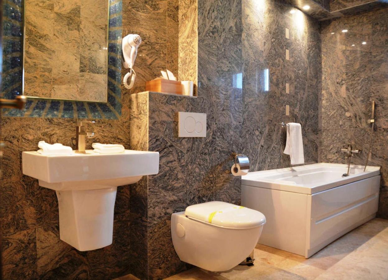 Pik Elegance Hotel Ploiesti Ngoại thất bức ảnh