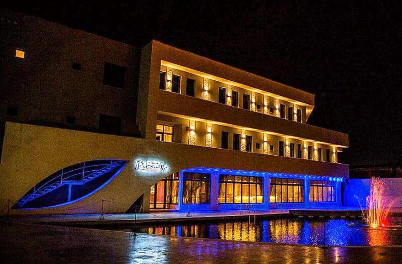 Pik Elegance Hotel Ploiesti Ngoại thất bức ảnh